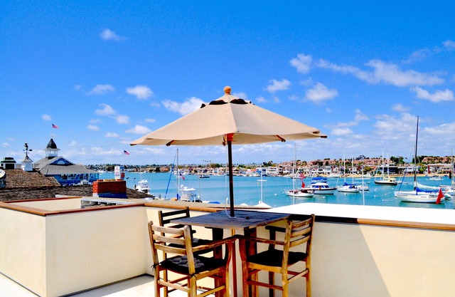 Balboa Bay View - Steps to Beach, Pier, Restaurants, Park and Fun Zone