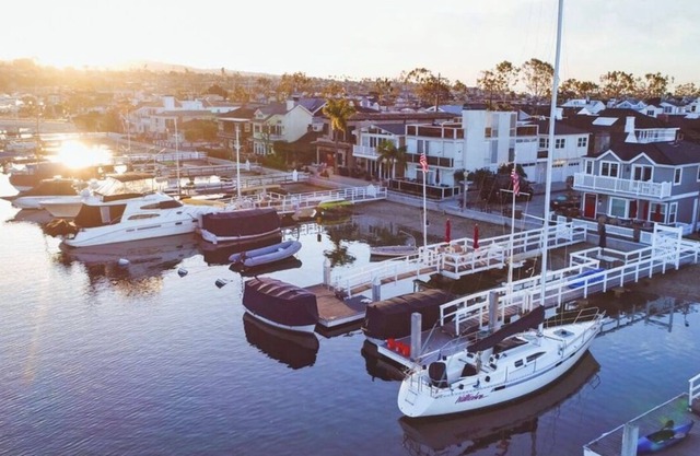 Balboa Island Bayfront Beach House with Private Dock !!!