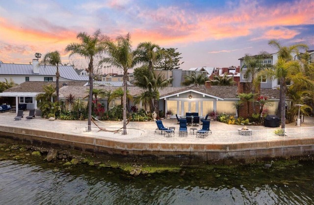 Balboa Island Hideaway With Duffy Boat