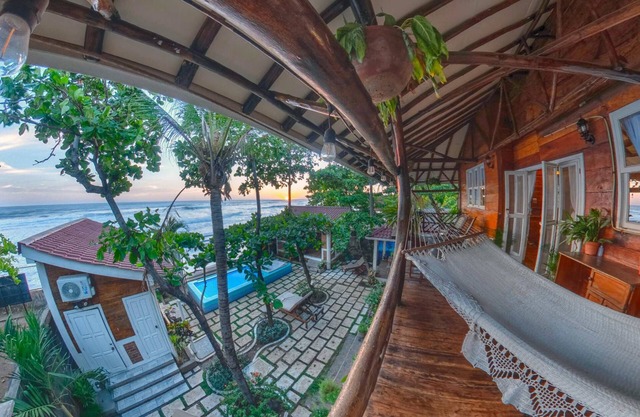 Balcony Bedroom Suite w Romantic Sunsets - AC - Pool