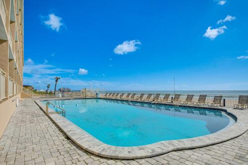 Balcony Direct Oceanfront Gem in Daytona Beach!