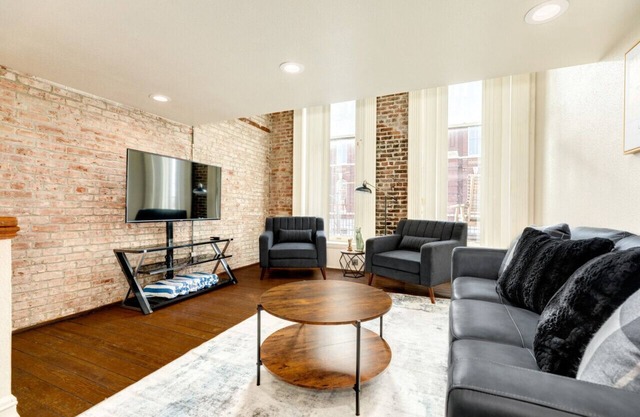 Balcony Loft with Stunning Views Close to Cruise Ships & Harborside