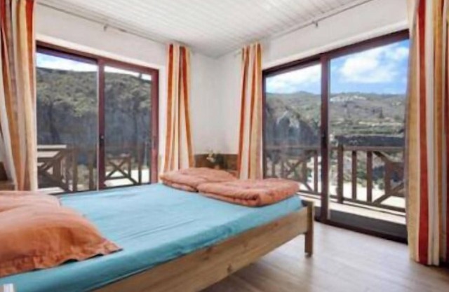 BALI above the gorge; 500m to the BEACH, SEA PEAK VIEW SAT-TV WIFI PARKING FREE