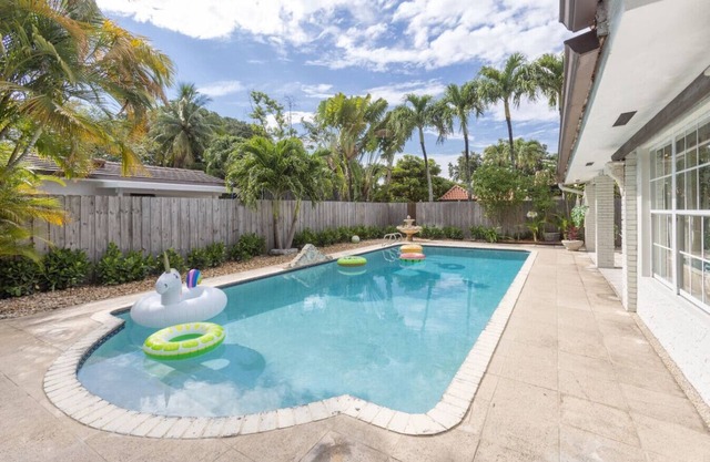Bali Paradise Pool BBQ - Fits 14