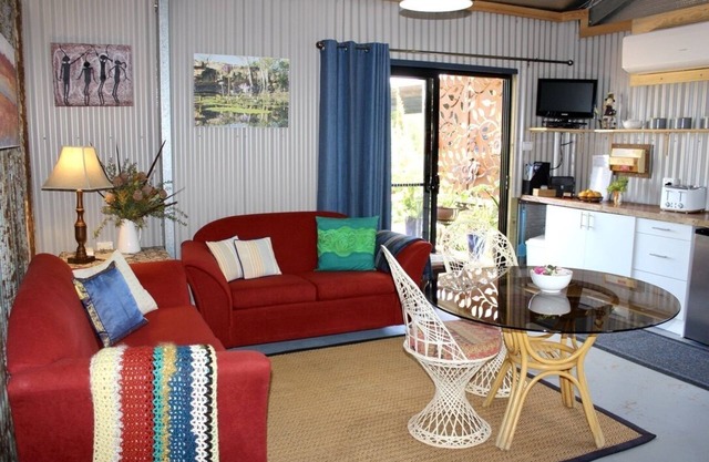 Balingup Rustic Retreat - Marian Ponds.Saltwater swimming pool, great gardensn