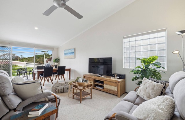 Ballantrae 8 Family-Friendly Coastal Apartment with Ocean Views