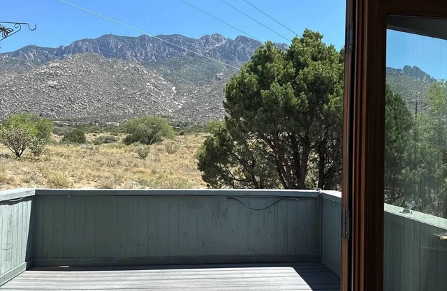 Balloon Fiesta Lair 3 Bedroom recently renovated Townhome.