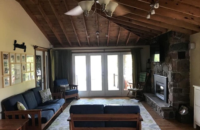 Balsam Lake Cottage with additional Guest Chalet