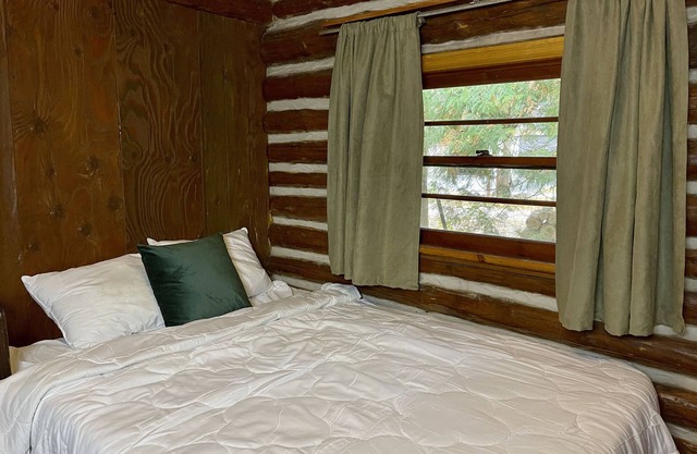 Balsam Lake Villa Cottages: 3-Bedroom Cottage #14