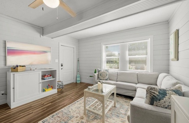 Banana Cabana Cottage-family-friendly retreat just 3 blocks from the beach.