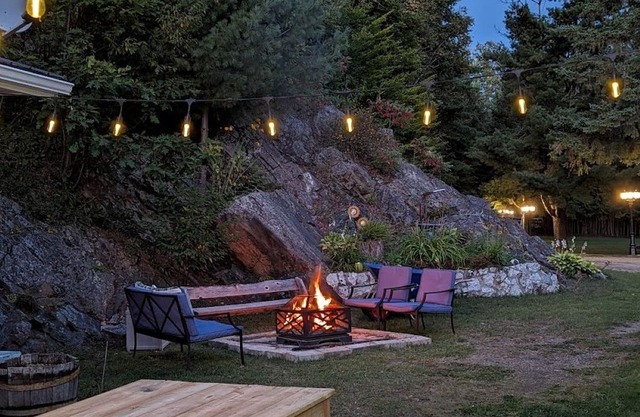 Bancroft Lakefront Cottage with Breathtaking Sunsets!