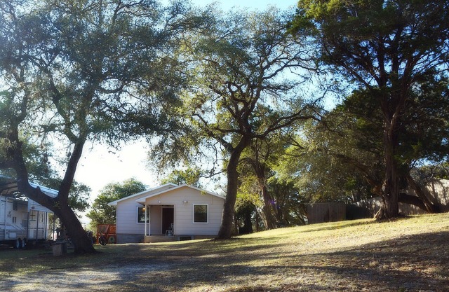 Bandera/Pipe Creek House on Medina River-Large Deck with beautiful view