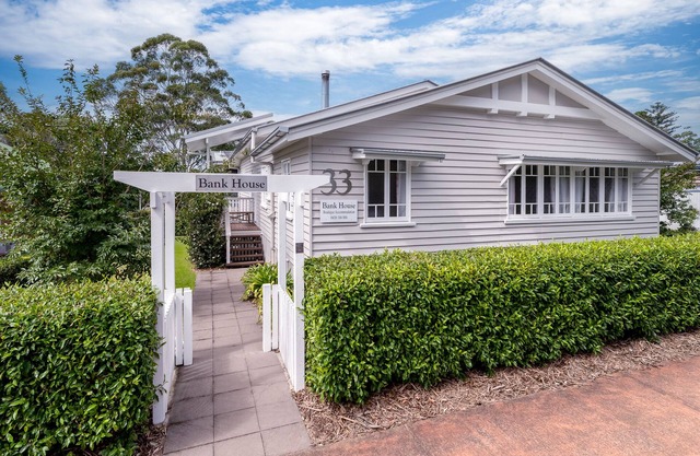 Bank House - Boutique Accommodation
