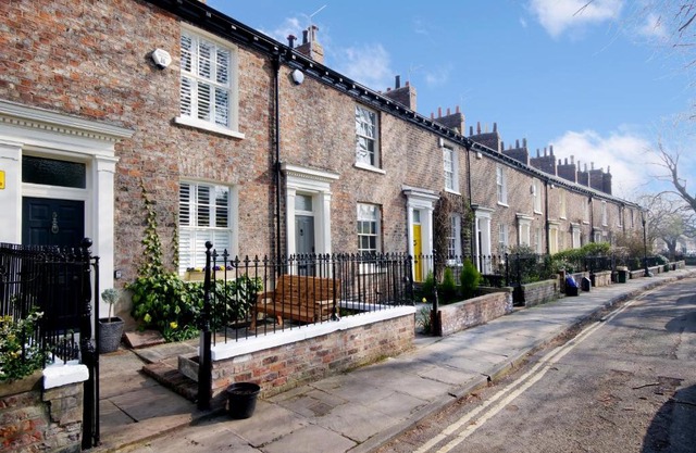 Bar Wall Cottage-City Wall Views-sleeps 5