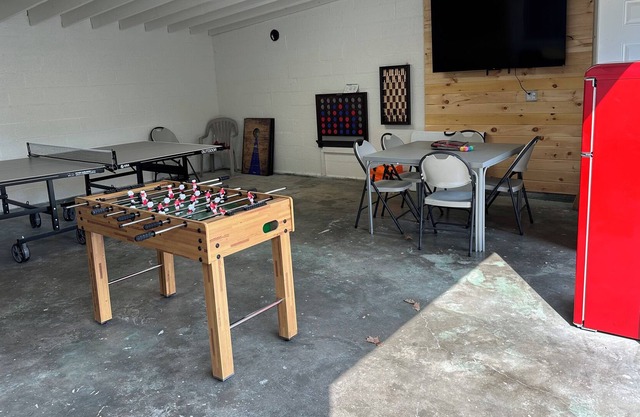 Barbee Hill, Right side of the Lake