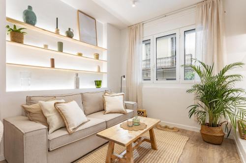 Barcelona Central Charm with Mediterranean Vibes