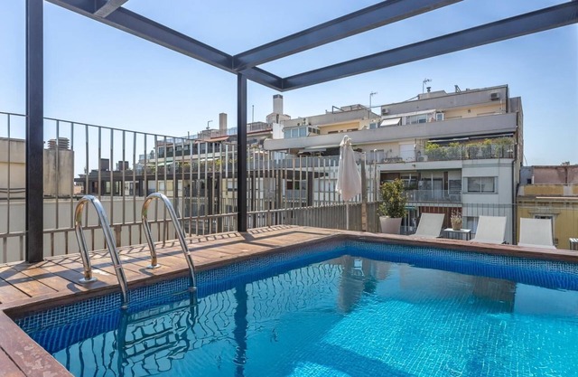 Barcelona Gothic Quarter Pool Apartment for 8