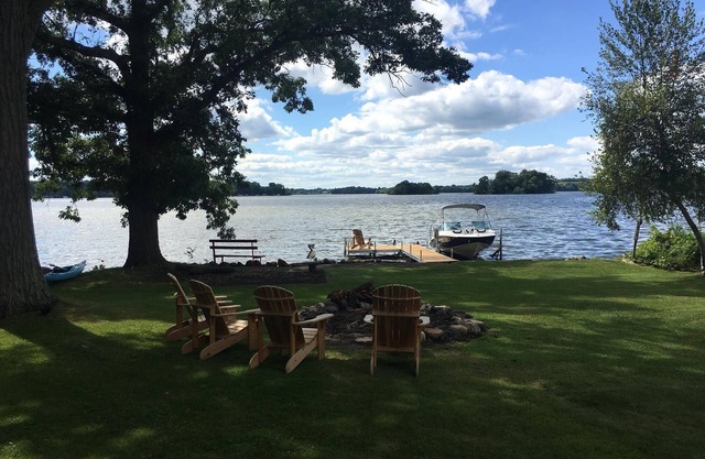 'Barefoot' Lake House–Play, Rest & Relax