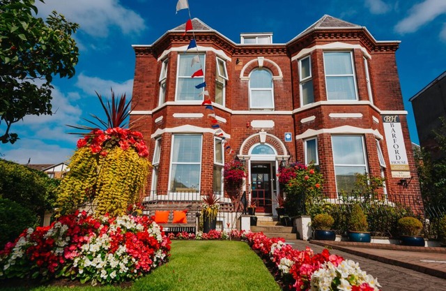 Barford House - Front Self-Catering Apartment Southport