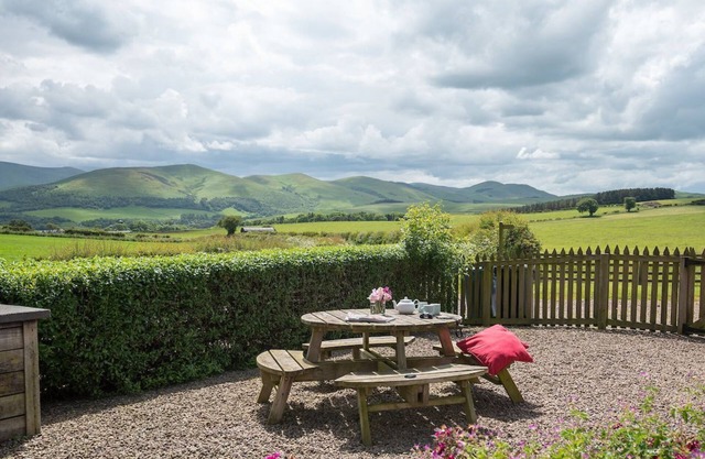 BARLEY HILL COTTAGE - Set in Beautiful Unspoilt Countryside with Fabulous Views