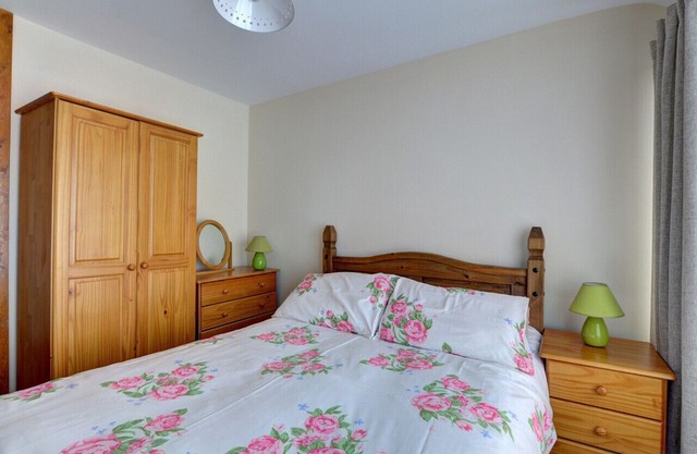 Barn 1 - Two Bedroom House, Sleeps 3