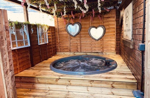 Barn Conversion - Commutable to lots of attractions, family & pet-friendly.