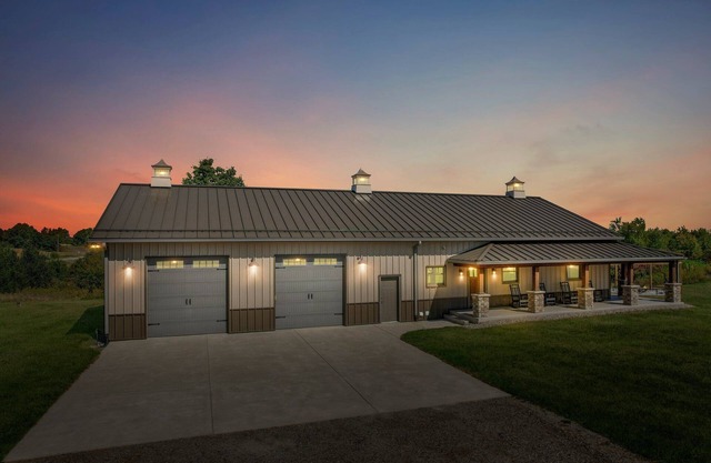 Barn! Golf Sim/Theater, Bunk Slide, Mini Golf, Hot Tub, Saloon Bar, Firepit!