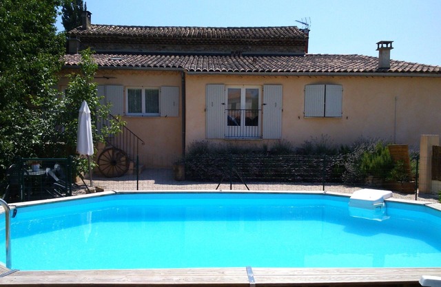 Barn in Provence converted into a cottage semi-detached in a provençal Mas