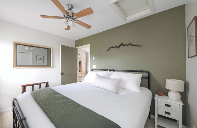Barn Suite, Mountain Views & Hot tub, Pets OK!