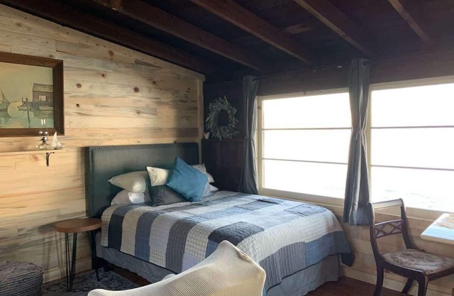 Barnacle Hill Olympic Beach Cabin on the Strait of Juan De Fuca