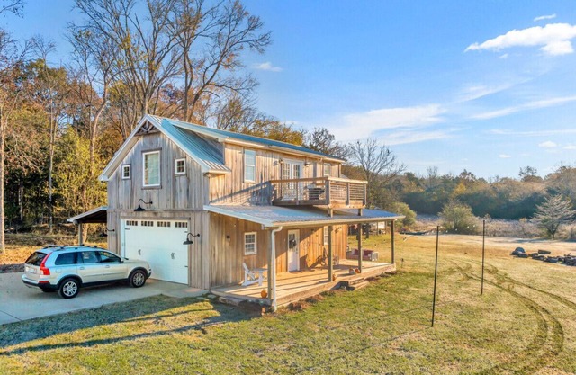 Barndominium with lake view, close to Nashville!