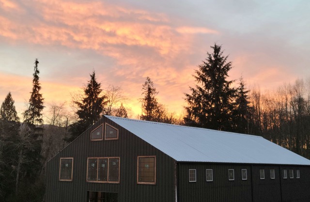 Barndominum, minutes to lake and trails sleeps 14+ Weddings, Events, Retreats
