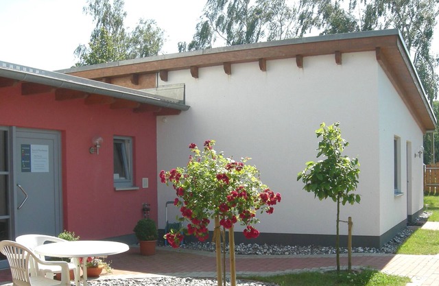 Barrier-free apartment with internal strength courses and physiotherapy