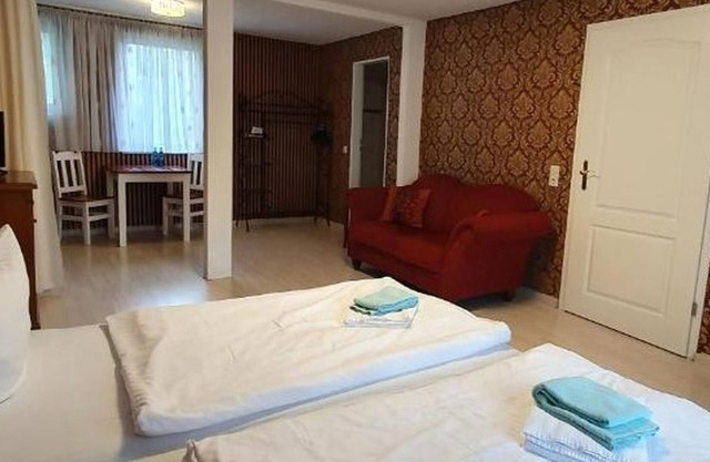 Barrier-free double room with shower / toilet