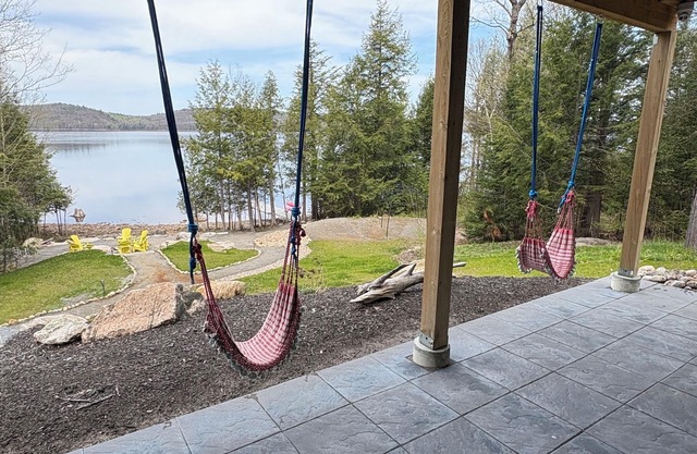 Barry’s Bay 5 bedroom , beautiful sunsets, private Beach, Hot Tub,
