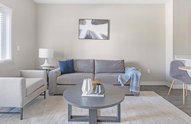 Barsala l Stylish 1BD Retreat: Pool, Cabana & Smart Home
