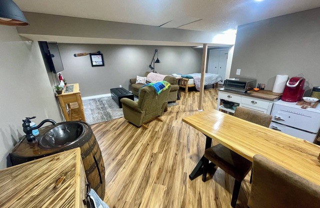 Basement guest suite in a quiet home. Family-friendly neighborhood.