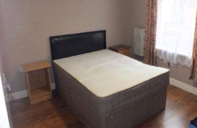 Basement Room with private entrance, 5 min from interstate, 10 min from downtown
