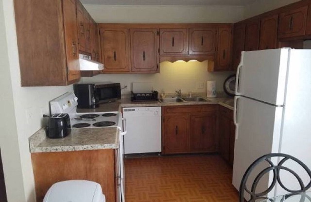 Basic In town Apartment 15 minutes from the Beach