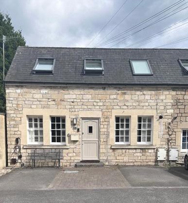 Bath Central Free Parking One Double Ensuite Room in Historical Mews Cottage