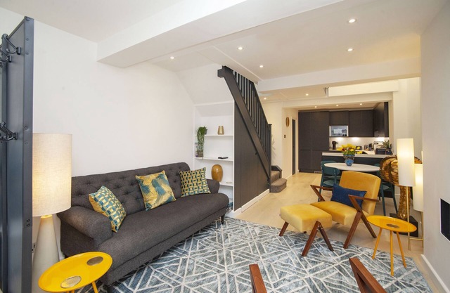 Bathwick Retreat - Newly refurbished stylish house just 5 minutes from city centre - with parking