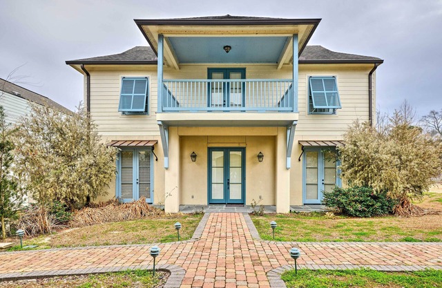 Baton Rouge Area House w/Balcony & Pier Access!