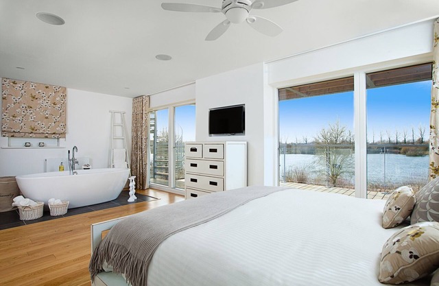 Bauhinia House (HM73) Lower Mill Estate, Cotswolds