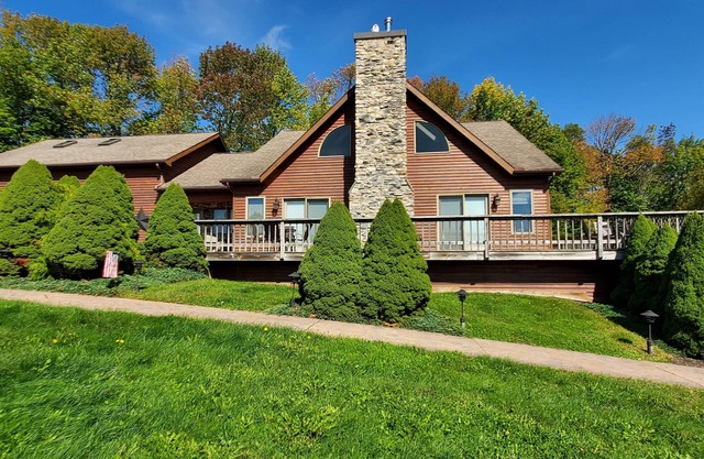Bavarian Farm - Custom-built 3 bdrm home w/breathtaking views near Cooperstown