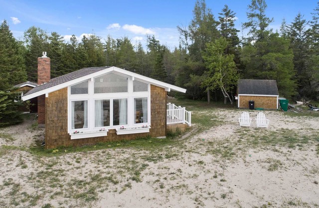 Bay Breeze Cottage on Lake Michigan
