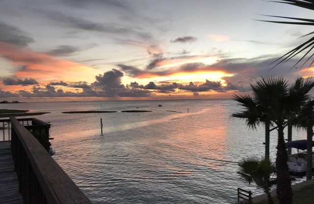 Bay Front House - Great Fishing