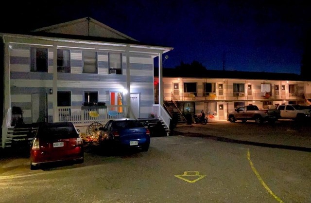Bay Lake Inn (Frontiersman Motel)