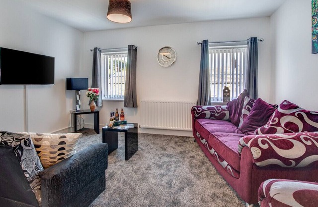 Bay Retreat - Three Bedroom House, Sleeps 6