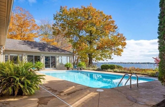 Bay's Ridge - Waterfront, Pool, Hot Tub