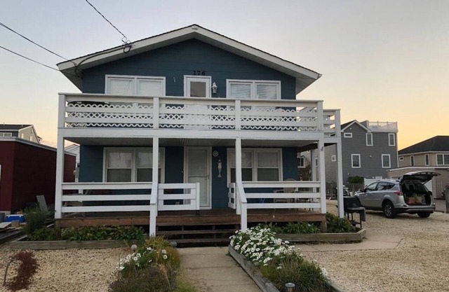 Bay Side Second Floor Duplex in Ship Bottom walking distance to shops, pubs, resturants 140561